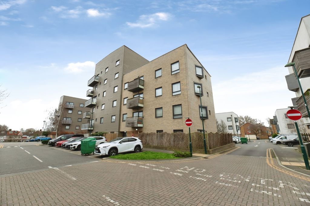 Additional image 2 of 2 bed flat for saleFerndale Crescent, Surrey SM5