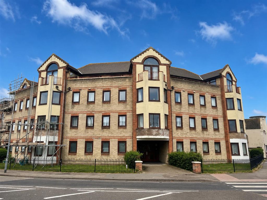 2 bed flat for saleGrosvenor Court, Rosemary Road, Clacton-On-Sea, Essex CO15