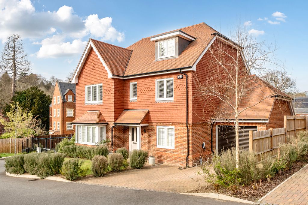 Additional image 9 of 5 bed detached house for saleThe Robins, Caterham CR3