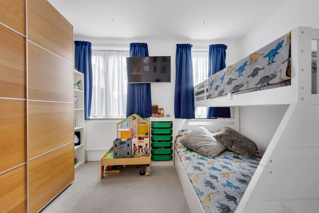 Additional image 7 of 2 bed flat for saleHanworth Lane, Chertsey KT16