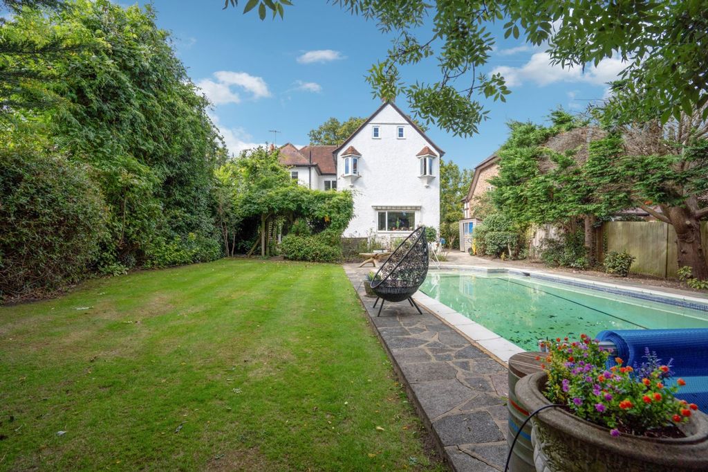 Additional image 19 of 5 bed detached house for saleFinch Lane, Bushey WD23