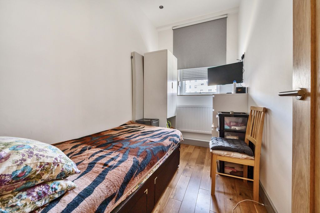 Additional image 14 of 5 bed flat for saleHigh Street, Chatham ME4