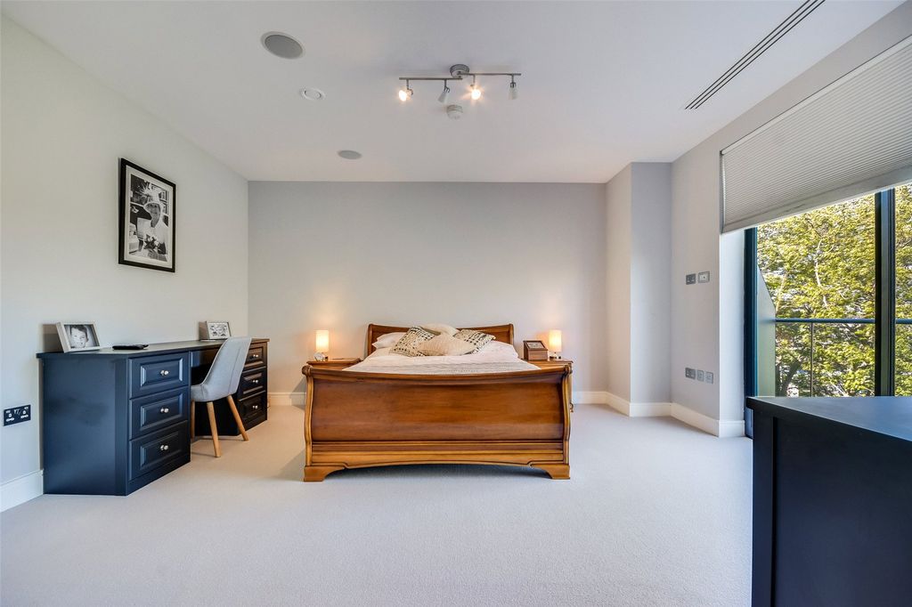 Additional image 6 of 3 bed flat for saleNew London Road, Chelmsford, Essex CM2