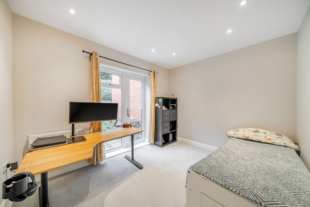 Additional image 14 of 2 bed flat for saleTupwood Lane, Caterham CR3