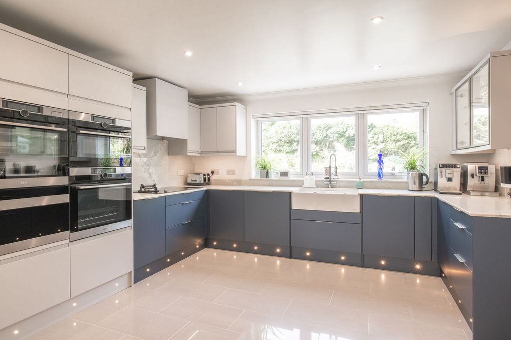 Additional image 2 of 5 bed detached house for saleRobin Hill Drive, Camberley GU15