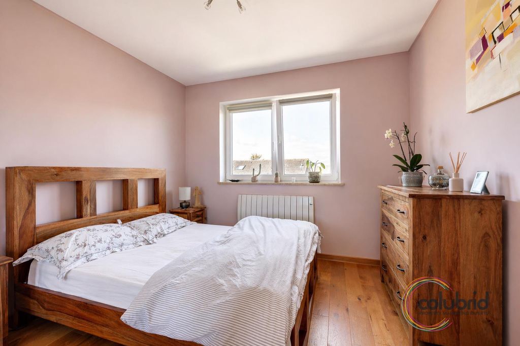 Additional image 9 of 1 bed flat for saleHilton Road, Canvey Island SS8
