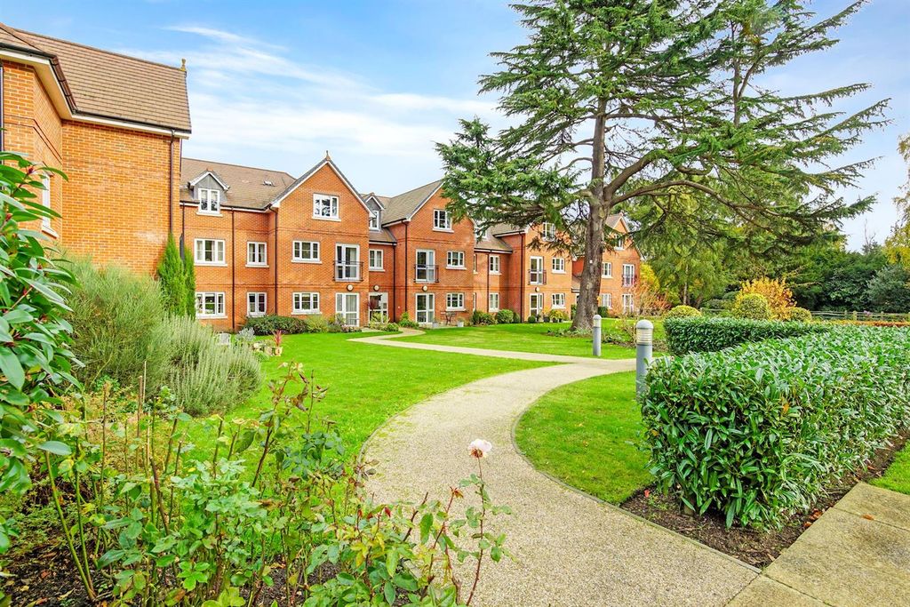 Additional image 4 of 2 bed flat for saleSt. Pauls Cray Road, Chislehurst BR7