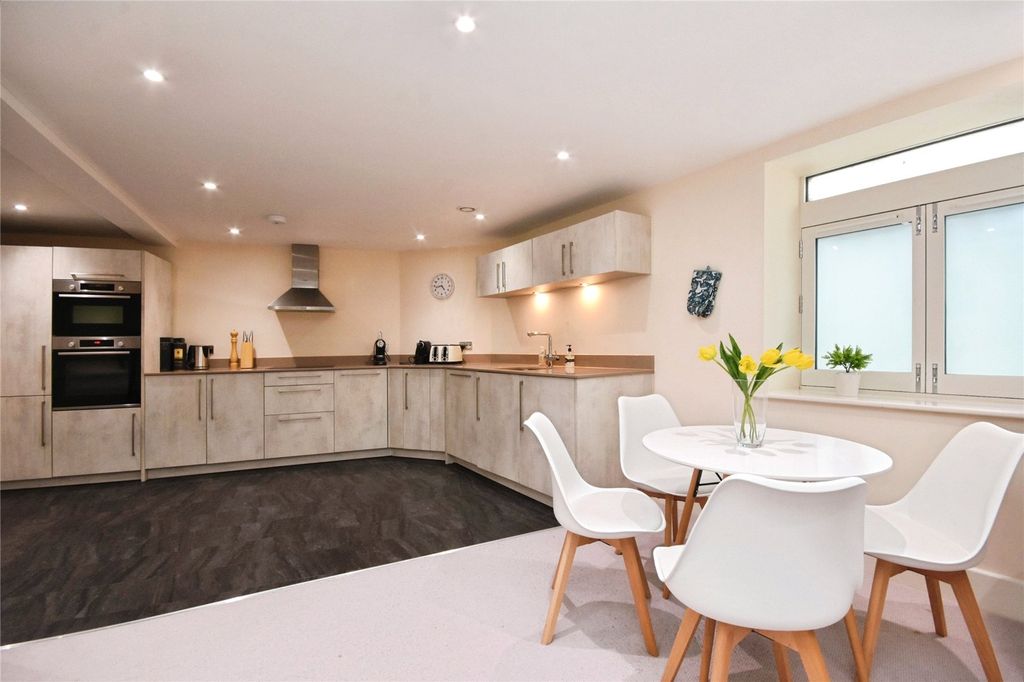 Additional image 10 of 2 bed flat for saleHigh Street, Chelmsford, Essex CM1