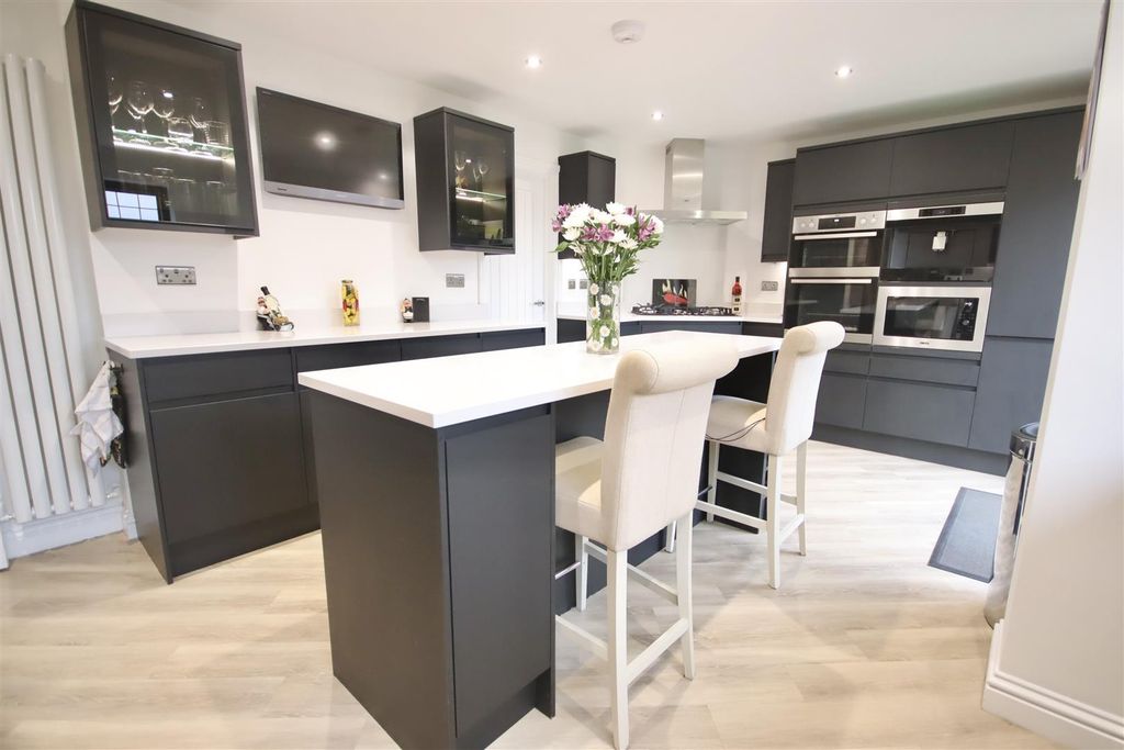 Additional image 10 of 4 bed detached house for saleExeter Close, Chippenham SN14