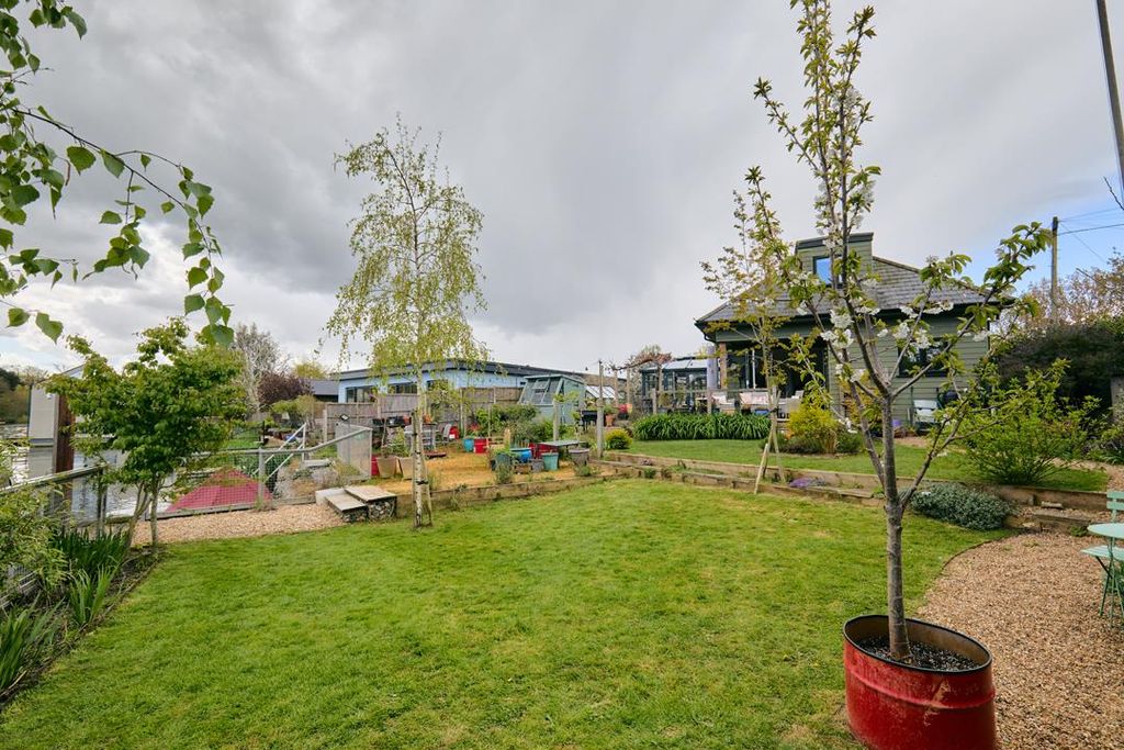 Additional image 22 of 2 bed detached house for saleLaleham Reach, Chertsey KT16