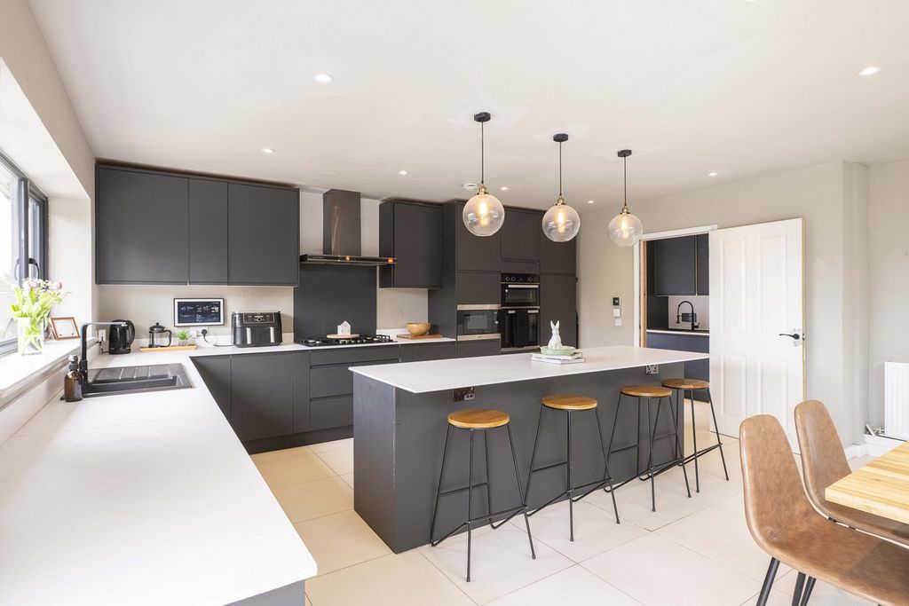 Additional image 7 of 4 bed detached house for saleChestnut Avenue, Chesham HP5