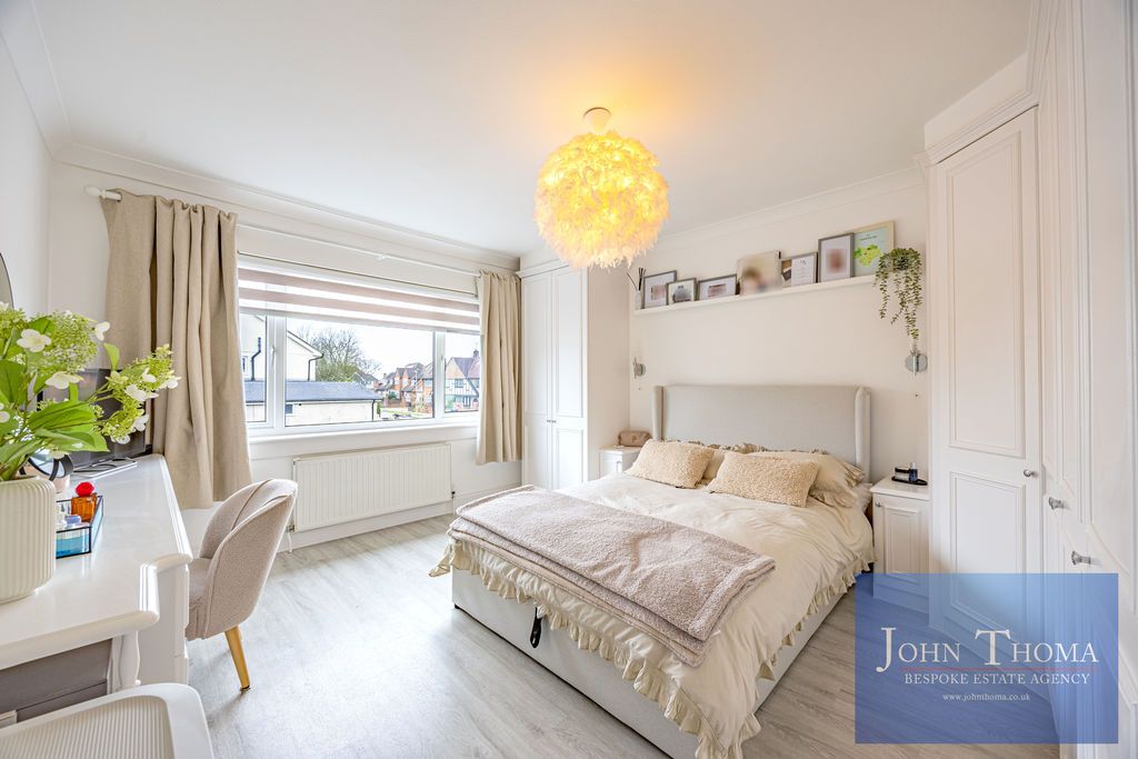 Additional image 16 of 4 bed detached house for saleNew Barns Way, Chigwell IG7