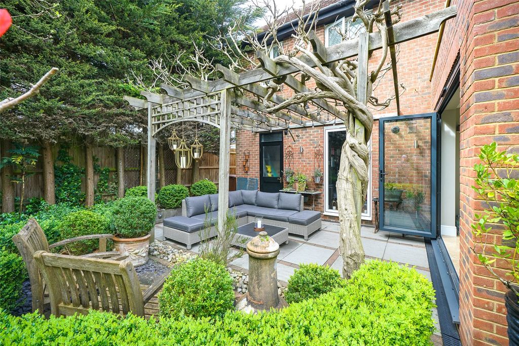Additional image 12 of 5 bed detached house for saleChiltern Close, Bushey, Hertfordshire WD23