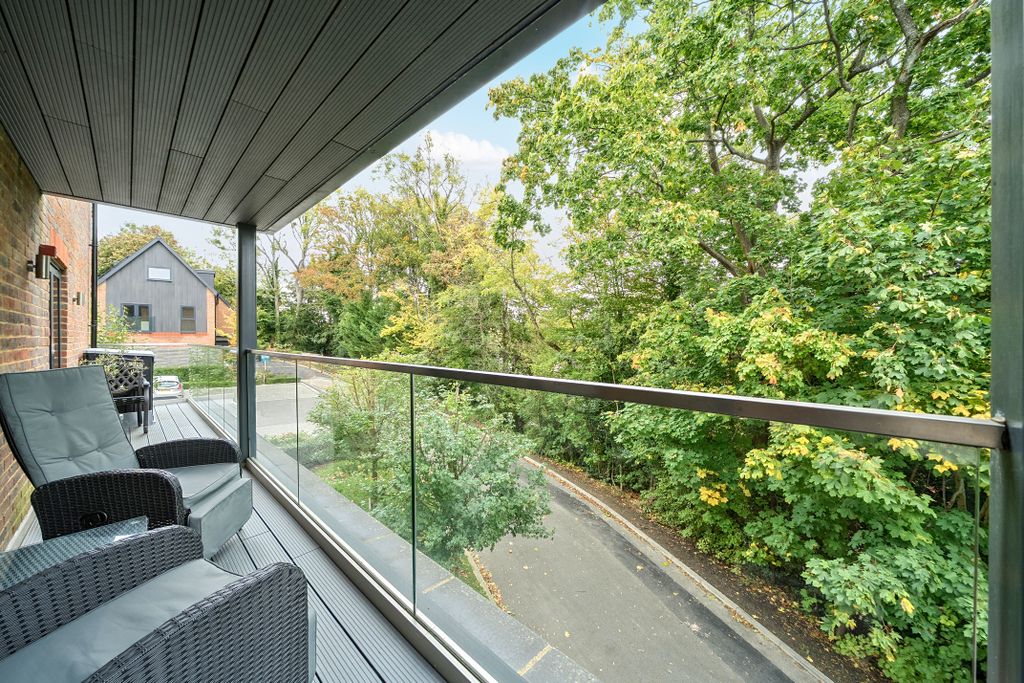 Additional image 15 of 2 bed flat for saleChurch Hill, Caterham CR3
