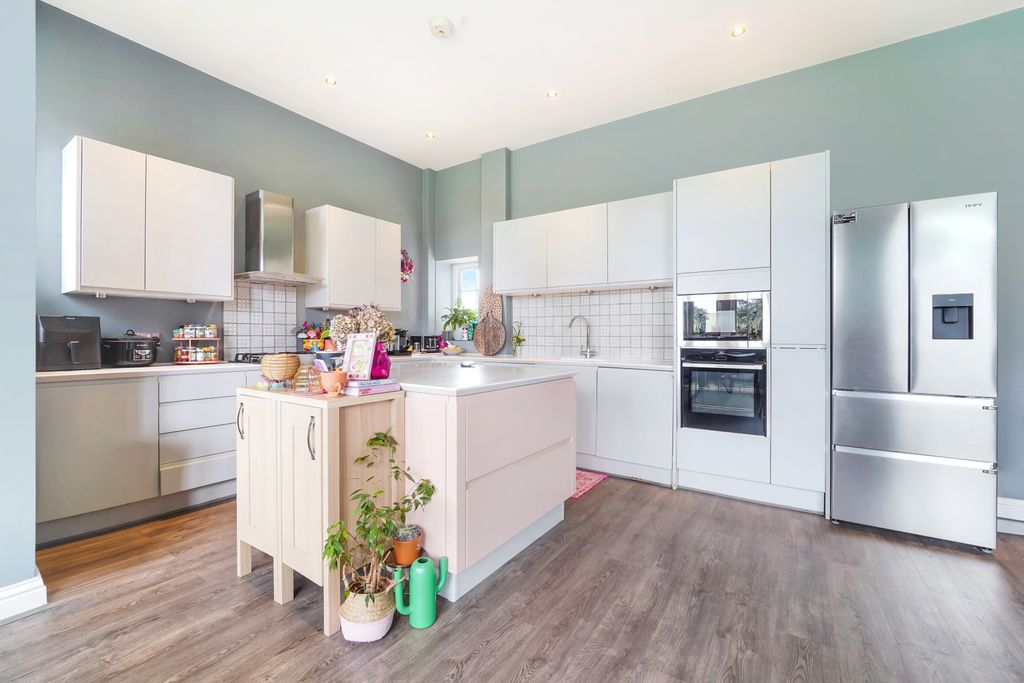 Additional image 12 of 2 bed flat for salePoulter Park, Bishopsford Road, Morden SM4