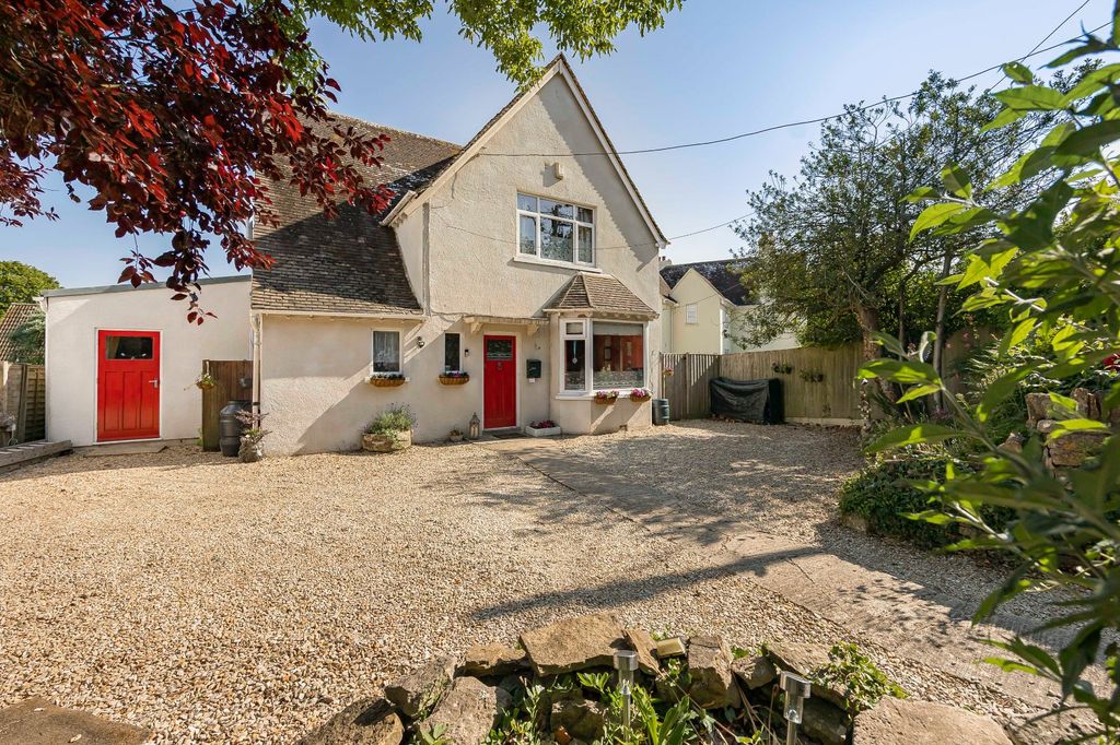 3 bed detached house for saleBurford Road, Cirencester, Gloucestershire GL7