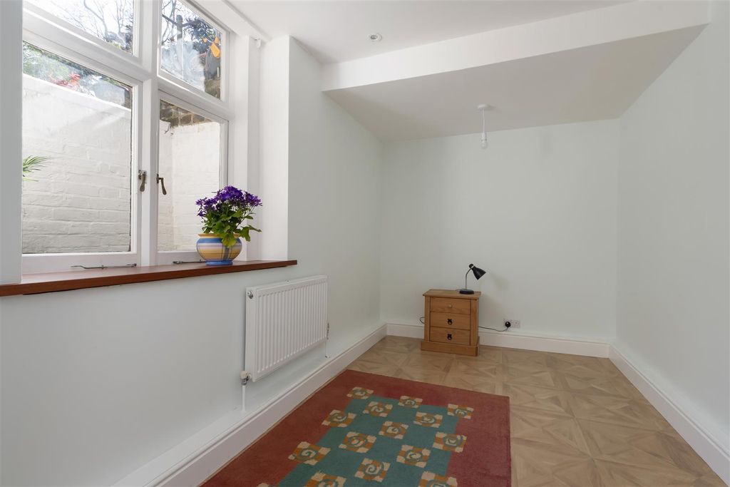 Additional image 8 of 3 bed flat for saleNew Dover Road, Canterbury CT1