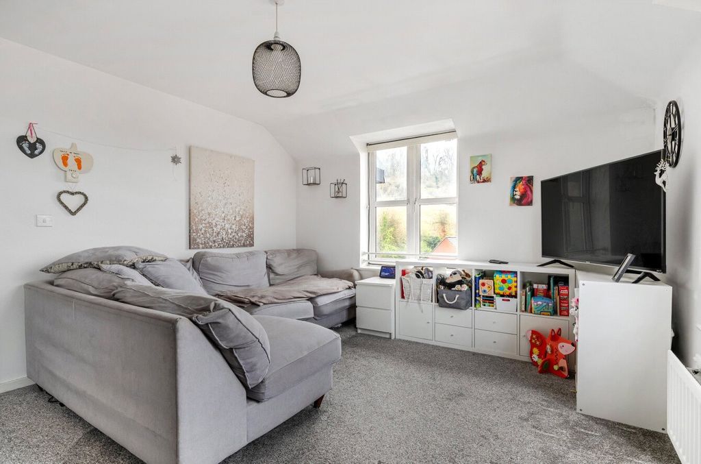 Additional image 4 of 2 bed flat for saleCunetio Gardens, White Horse Road, Marlborough SN8