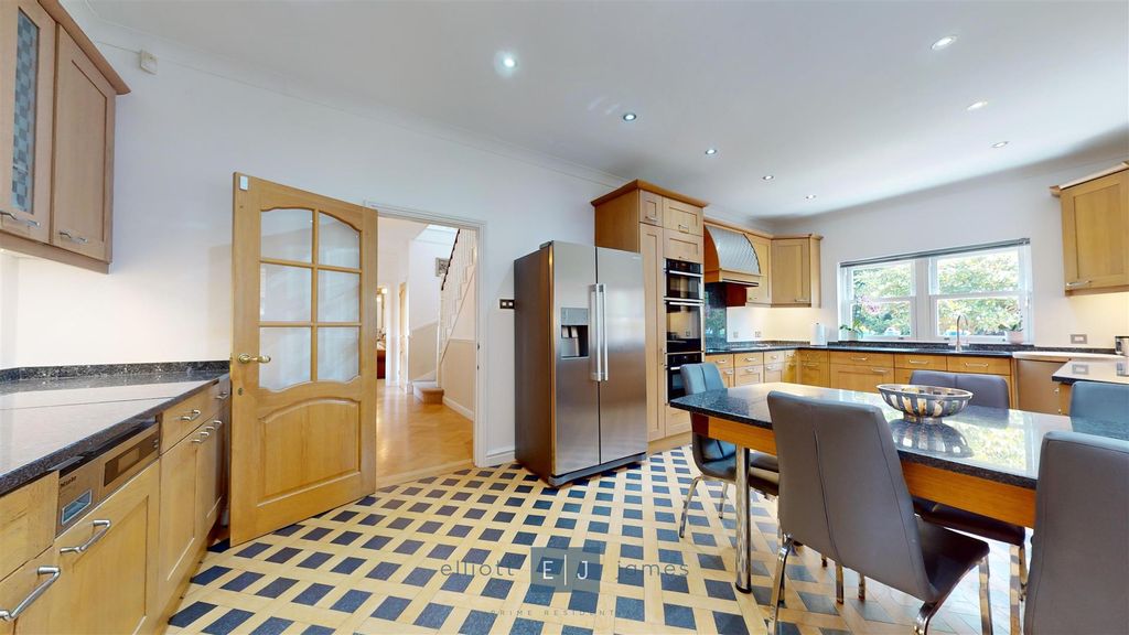 Additional image 7 of 5 bed detached house for saleMeadow Way, Chigwell IG7