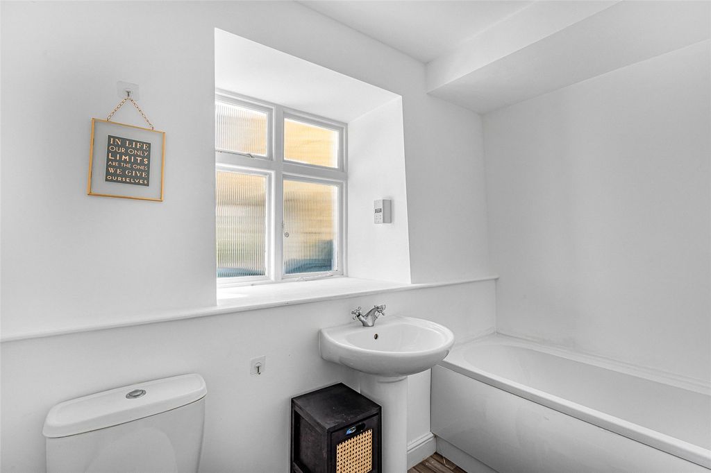 Additional image 11 of 2 bed flat for saleKings Head Court, New Street, Chipping Norton, Oxfordshire OX7