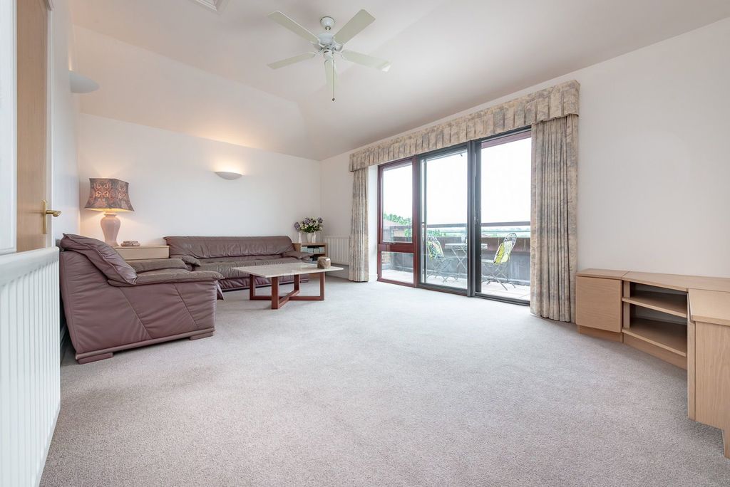 Additional image 9 of 5 bed flat for saleSt. Mary's Mount, Caterham CR3