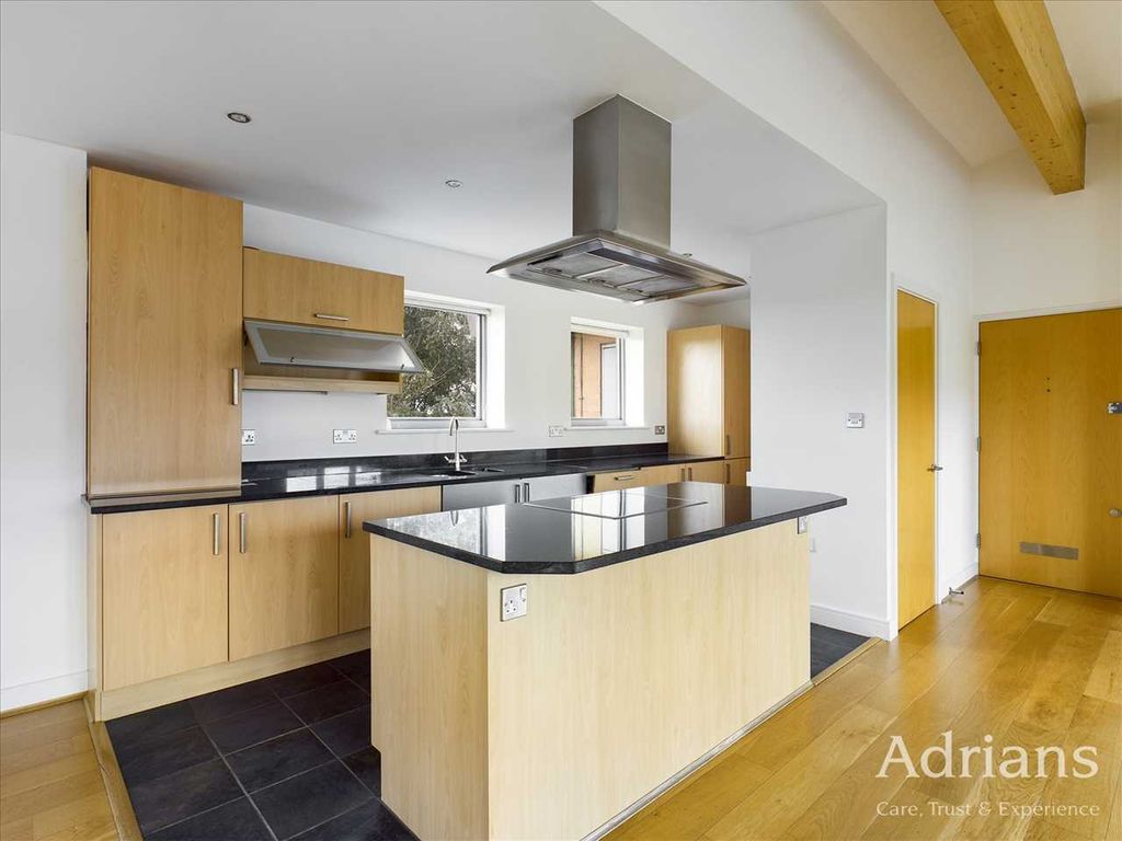3 bed flat for saleLockside Marina CM2 photo 5