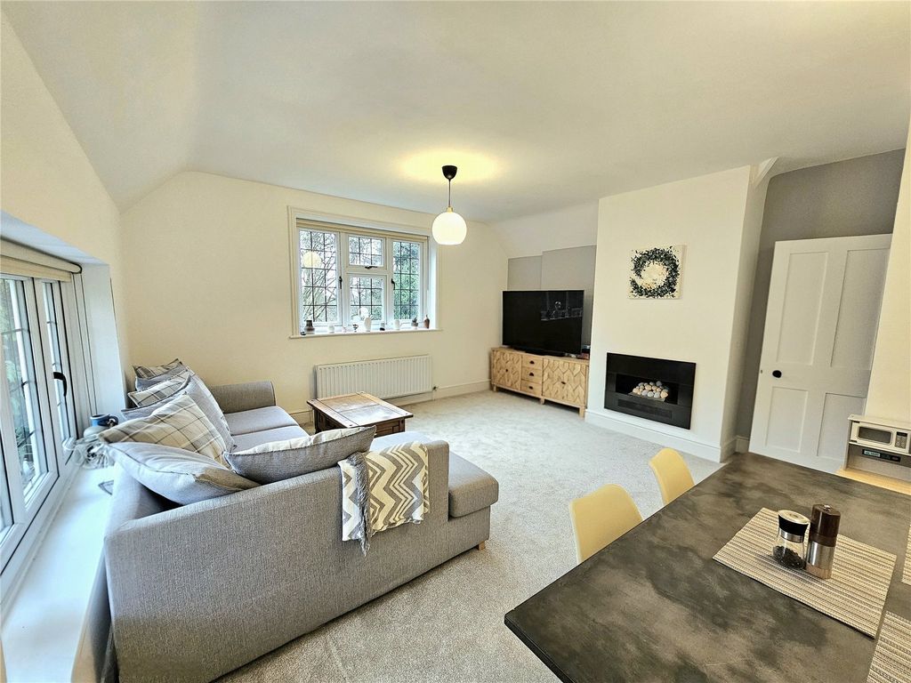 Additional image 2 of 2 bed flat for sale20 Heatherdale Road, Camberley, Surrey GU15