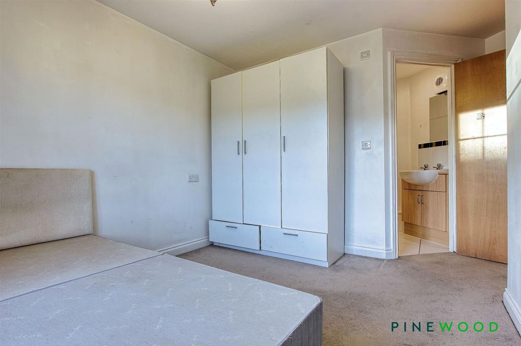 Additional image 10 of 2 bed flat for saleArchdale Close, Chesterfield S40