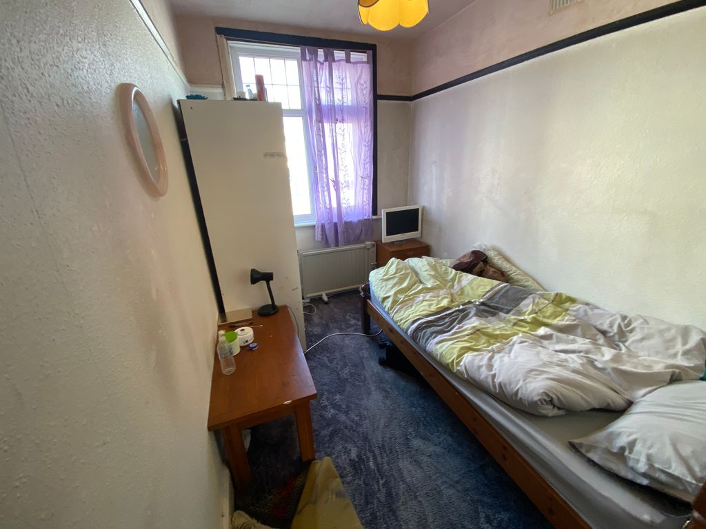 Additional image 4 of 3 bed flat for saleBargates, Christchurch BH23