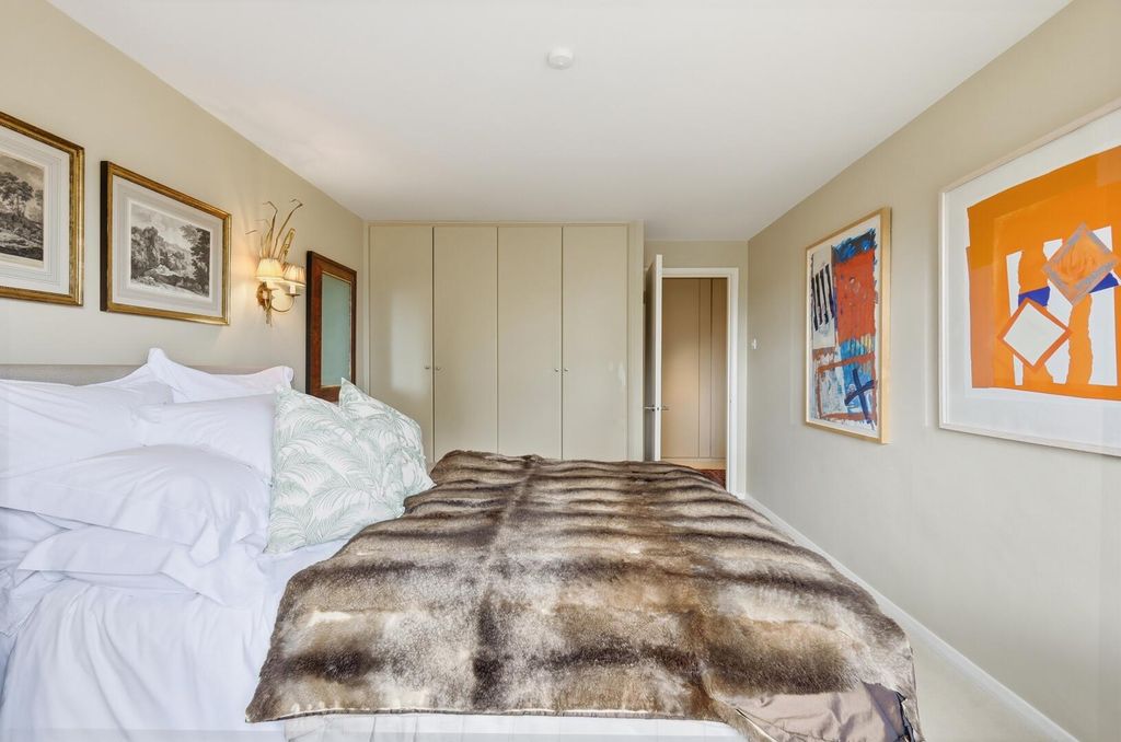 Additional image 16 of 1 bed flat for saleGreenhill, High Road, Buckhurst Hill IG9
