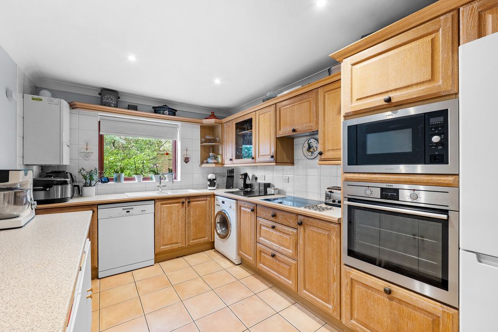 Additional image 3 of 2 bed flat for saleSt. Mary's Mount, Caterham CR3