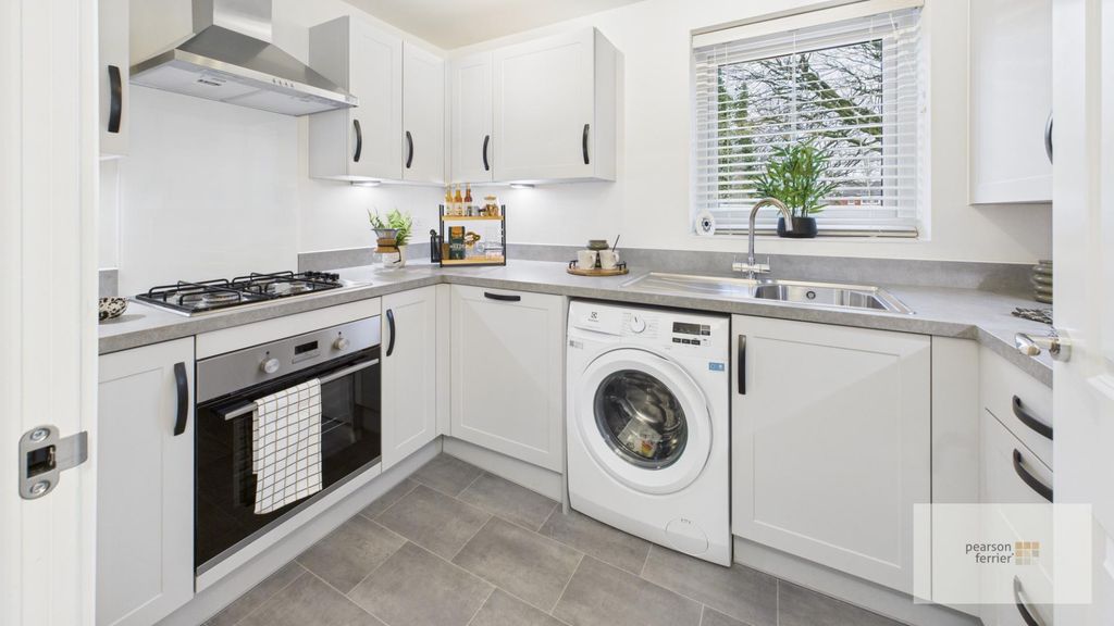 2 bed flat for saleWalmersley Old Road, Walmersley, Bury BL9 photo 4