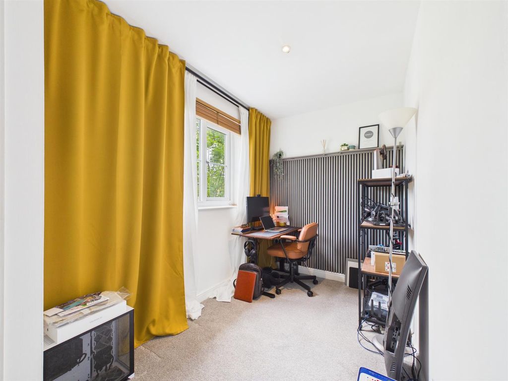 Additional image 7 of 2 bed flat for saleMiddlefield Road, Chippenham SN14