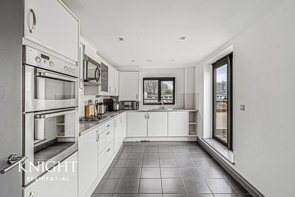 Additional image 7 of 3 bed flat for saleNew Street, Chelmsford CM1
