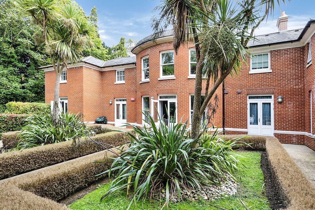 Additional image 3 of 2 bed flat for saleNew Dover Road, Canterbury CT1