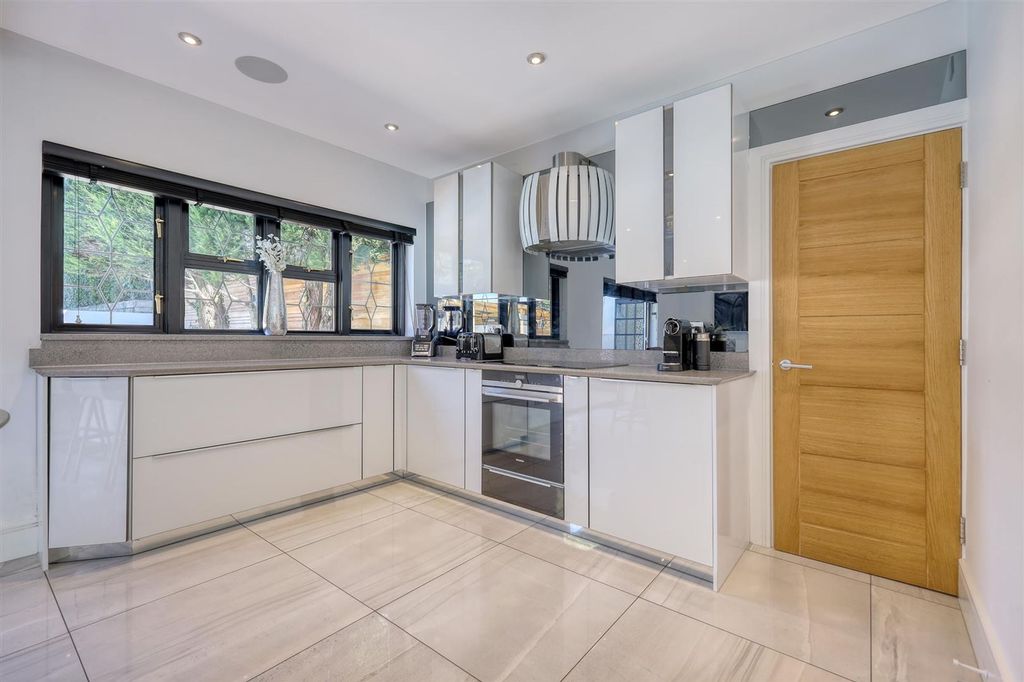 Additional image 11 of 4 bed detached house for saleCourtland Drive, Chigwell IG7