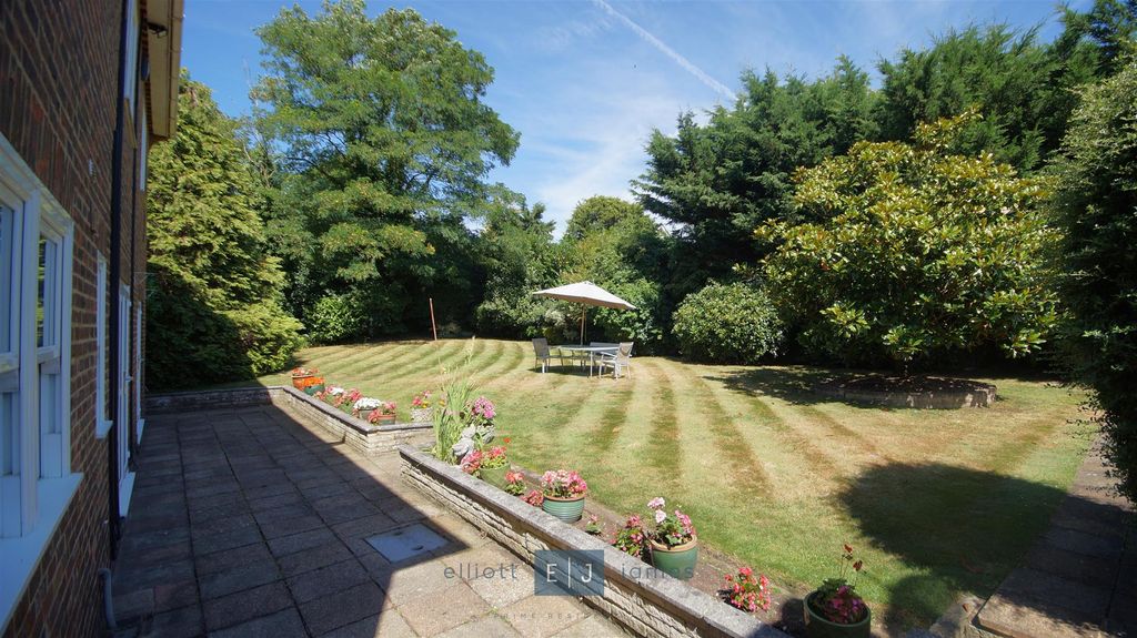 Additional image 21 of 5 bed detached house for saleMeadow Way, Chigwell IG7