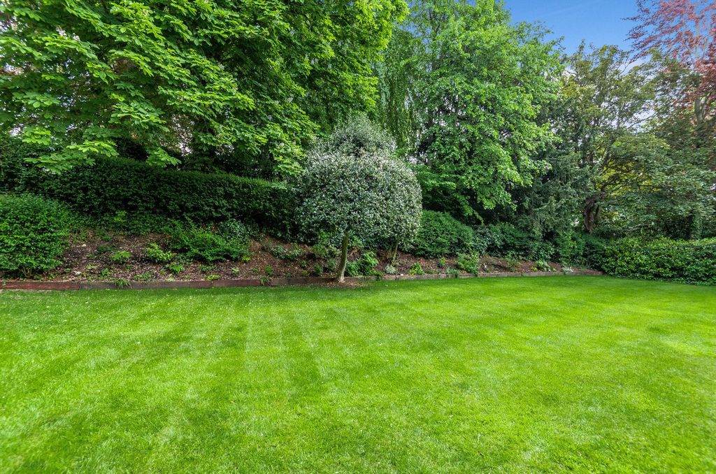 Additional image 4 of 3 bed flat for saleLubbock Road, Chislehurst, Kent BR7