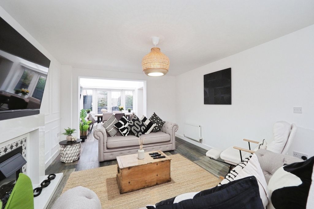 Additional image 3 of 4 bed detached house for saleRidge End Drive, Burton-On-Trent, Staffordshire DE13