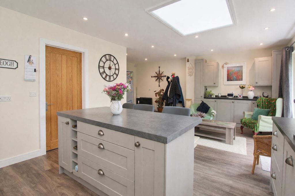 Additional image 3 of 5 bed semi-detached house for saleNorthwood Road, Carshalton SM5