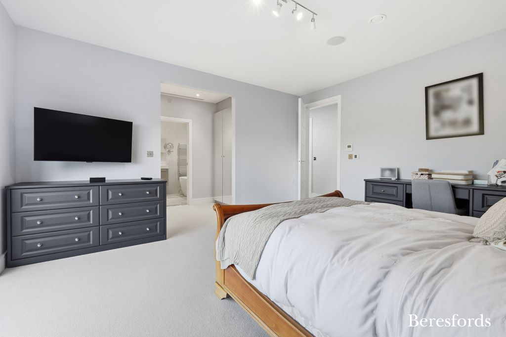 Additional image 12 of 3 bed flat for saleNew London Road, Chelmsford CM2