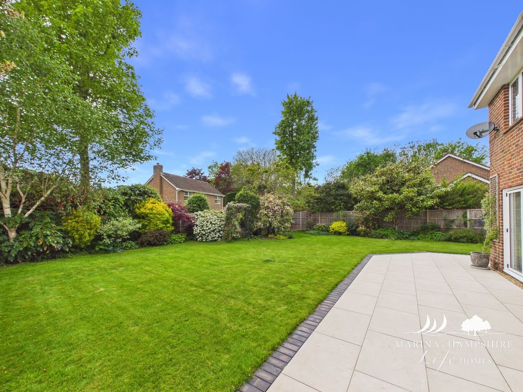 Additional image 38 of 4 bed detached house for saleDunstan Close, Chichester PO19