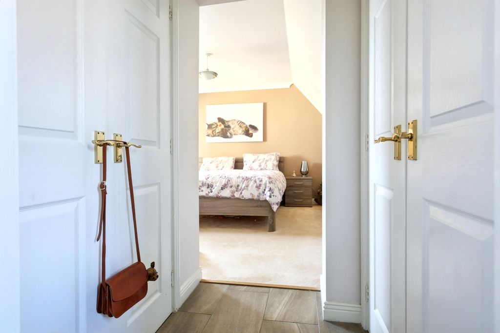 Additional image 16 of 4 bed detached house for sale4 Hatwell Row, Carterton OX18