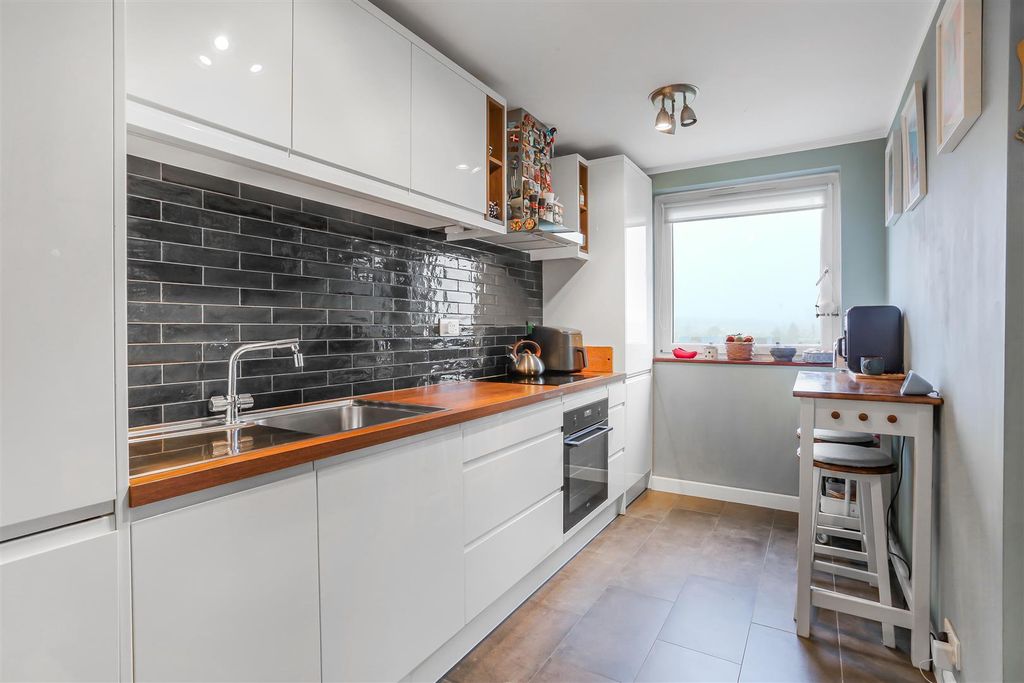 Additional image 4 of 2 bed flat for saleNorth Street, Carshalton SM5