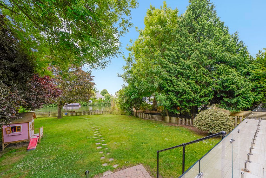 Additional image 3 of 3 bed detached house for saleDockett Eddy, Chertsey KT16