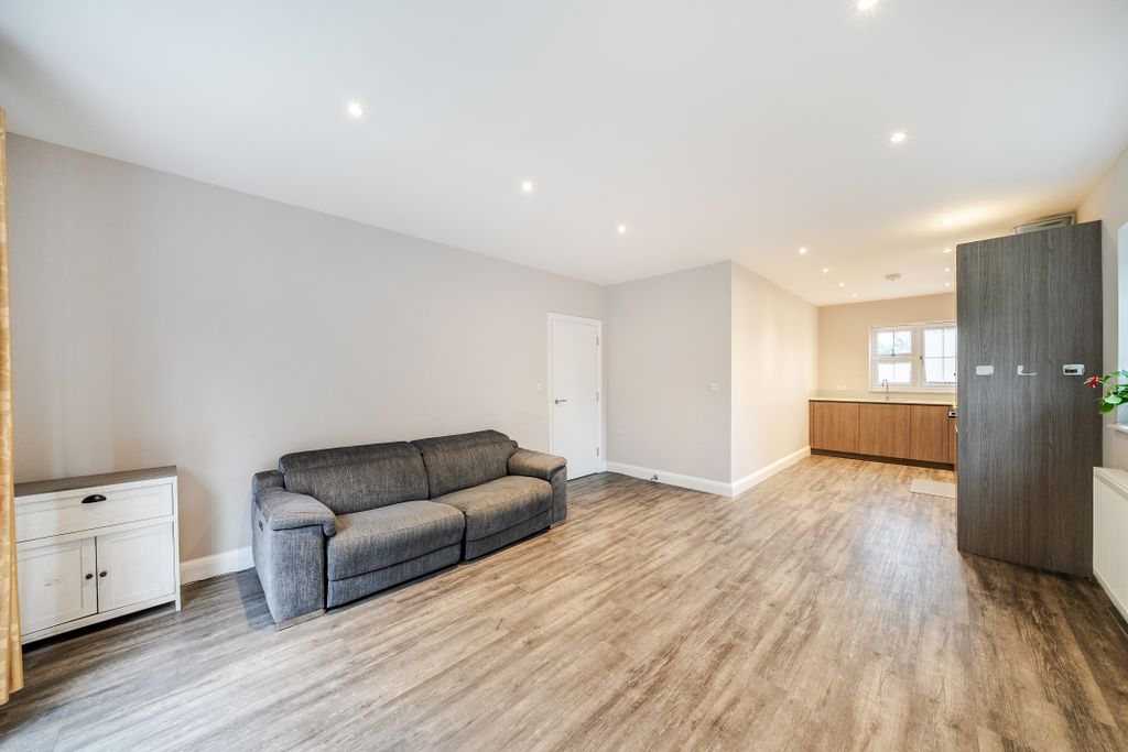 Additional image 13 of 2 bed flat for saleTupwood Lane, Caterham CR3