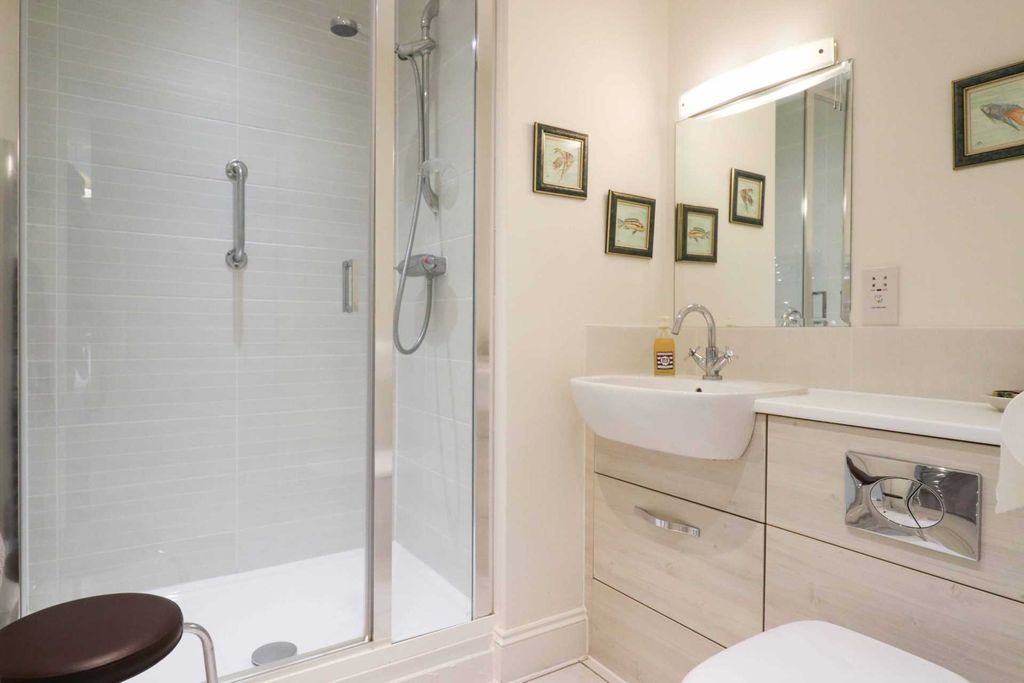 Additional image 8 of 2 bed flat for salePriory Court, Marlborough SN8