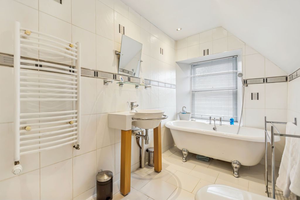 Additional image 14 of 3 bed detached house for saleAncaster Square, Callander FK17