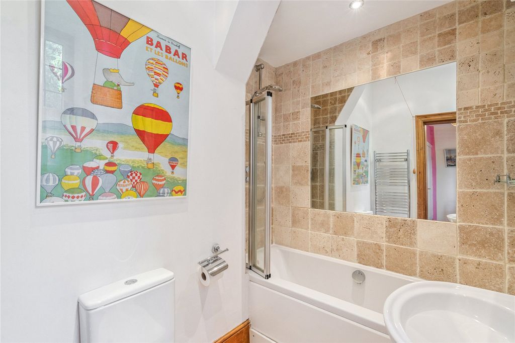 Additional image 18 of 2 bed flat for saleLycrome Road, Chesham, Buckinghamshire HP5