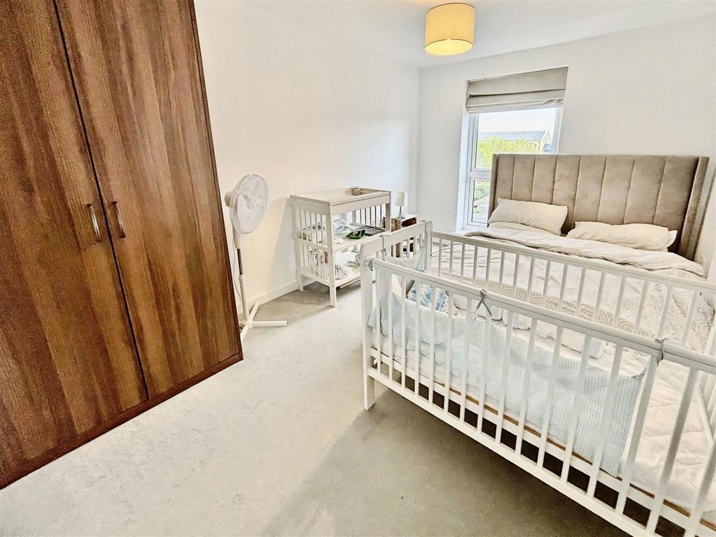 Additional image 6 of 2 bed flat for saleStarboard Crescent, Chatham ME4
